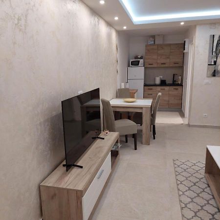 Apartman Lux Jelena Surcin Luaran gambar