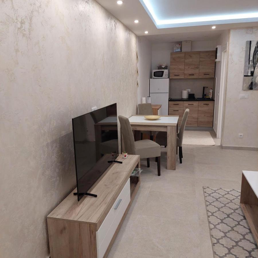 Apartman Lux Jelena Surcin Luaran gambar