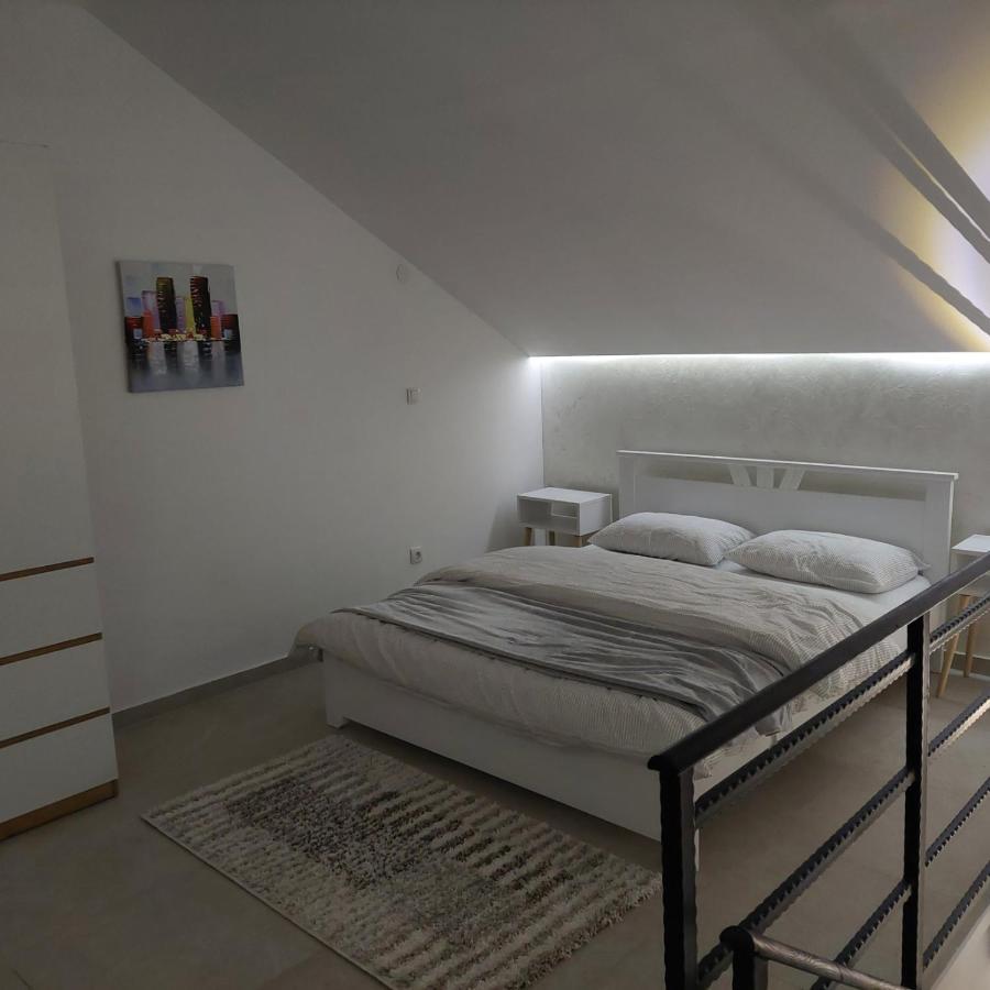Apartman Lux Jelena Surcin Luaran gambar