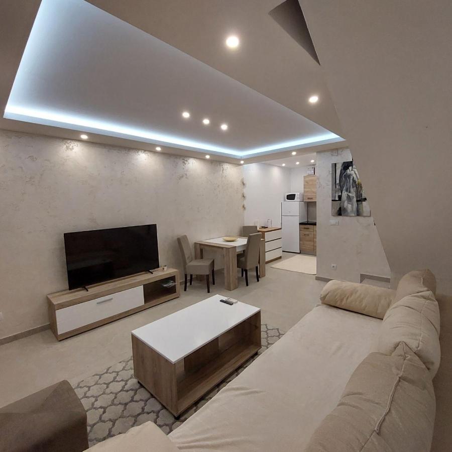 Apartman Lux Jelena Surcin Luaran gambar