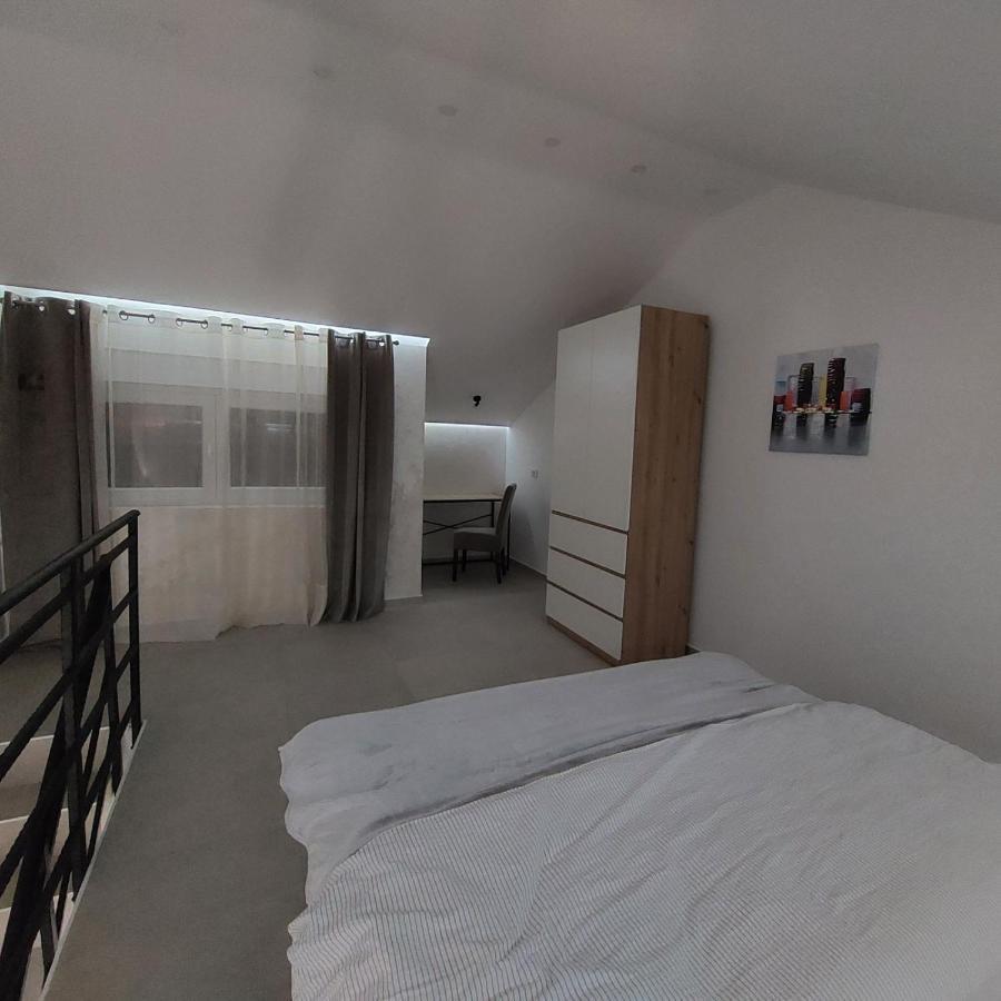 Apartman Lux Jelena Surcin Luaran gambar