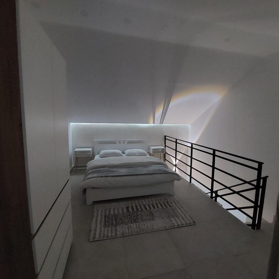 Apartman Lux Jelena Surcin Luaran gambar