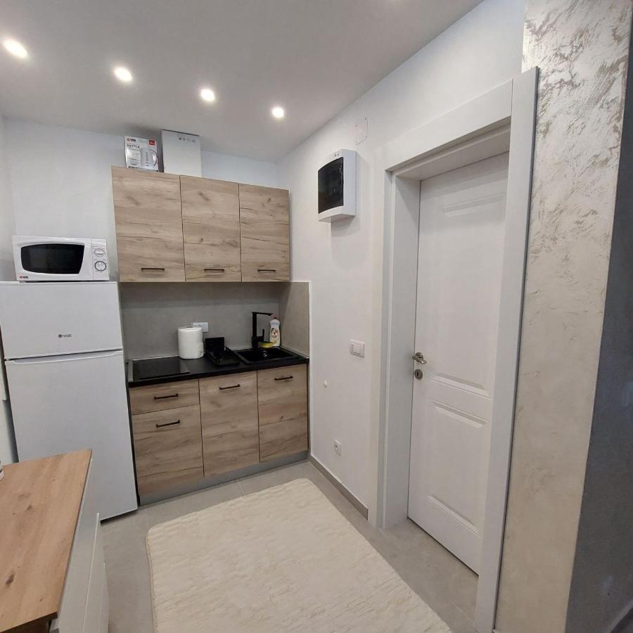 Apartman Lux Jelena Surcin Luaran gambar