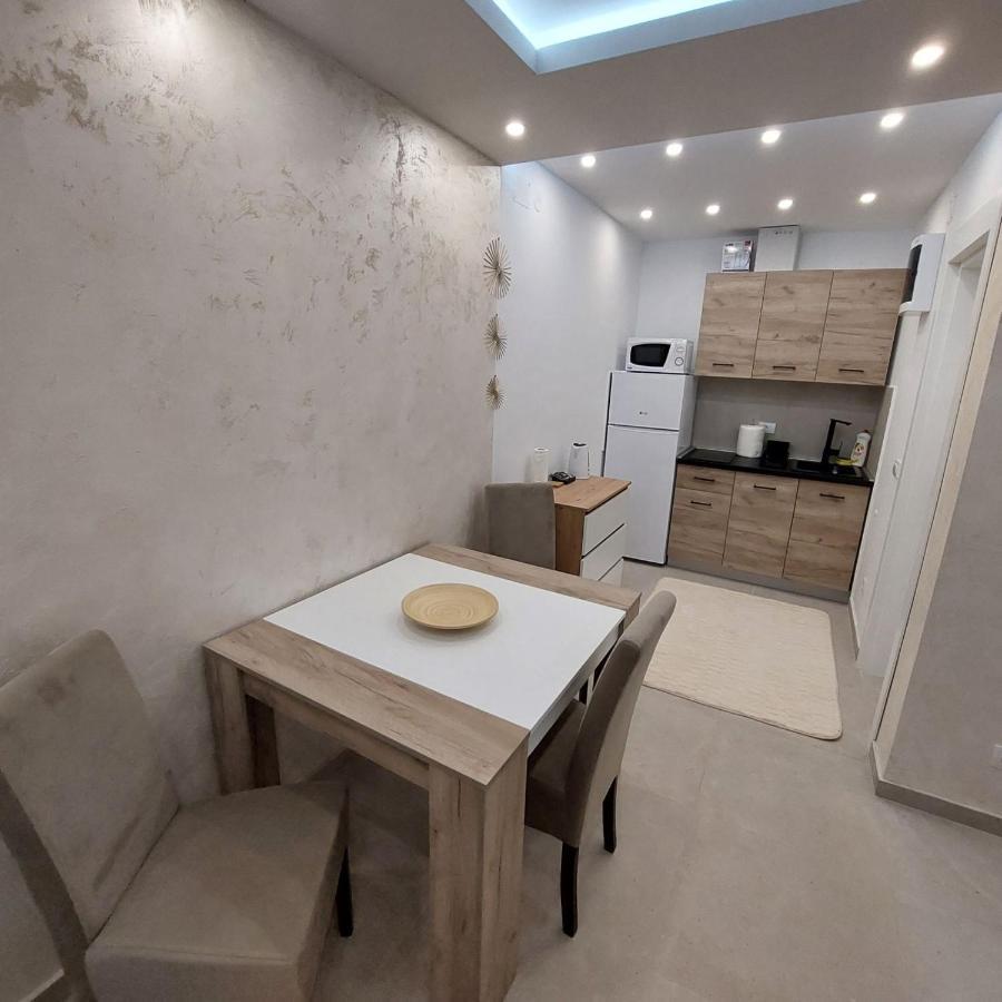 Apartman Lux Jelena Surcin Luaran gambar